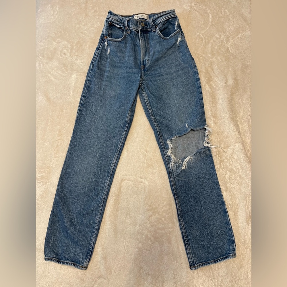 Abercrombie & Fitch 90s Straight Ultra High Rise Jeans Med Wash W/ Cut Out 24S